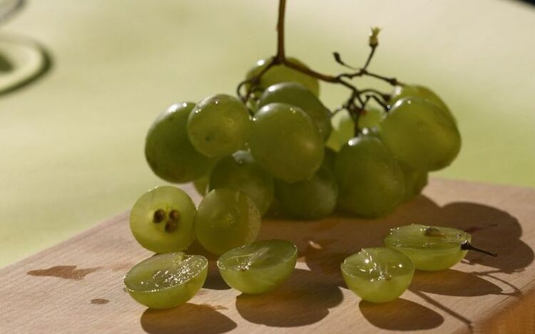 szigorító maszk szőlővel